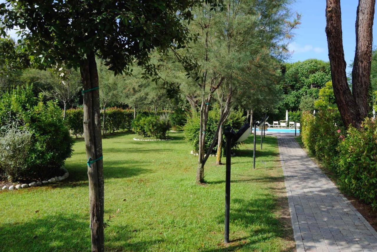 Apartment In Marina Di Massa - Toskana 24103 Экстерьер фото