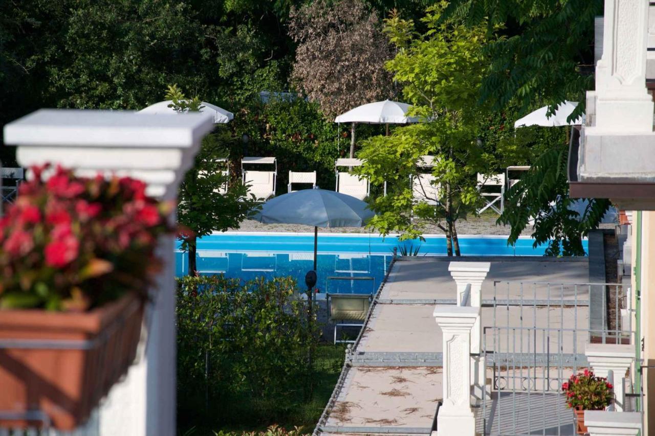 Apartment In Marina Di Massa - Toskana 24103 Экстерьер фото